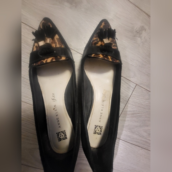 Anne Klein Women's Suede Black and Leopard Kitten Heels - Picture 4 of 6